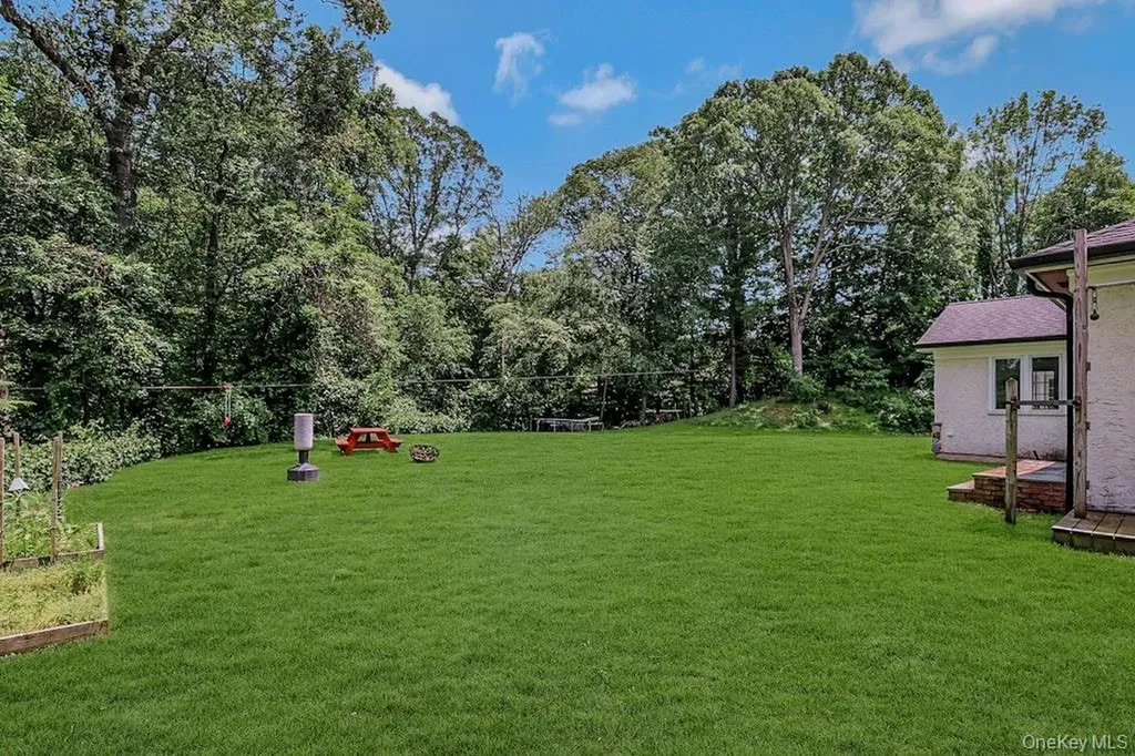 47 Sherwood Gate Oyster Bay NY 11771