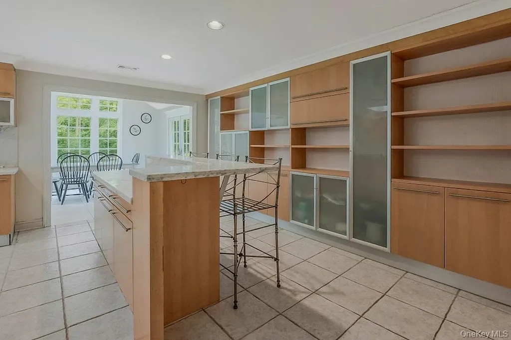 47 Sherwood Gate Oyster Bay NY 11771