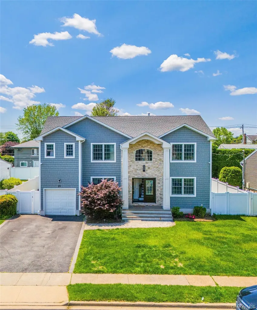 20 Frederick Drive Plainview NY 11803