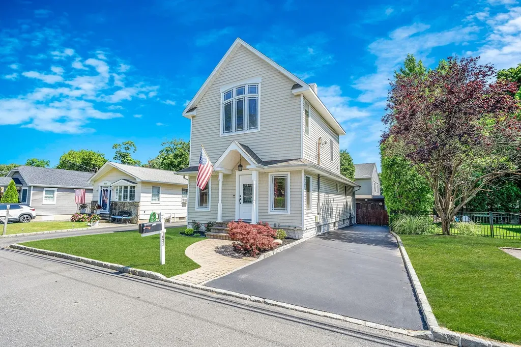 1025 Harrison Drive Centerport NY 11721