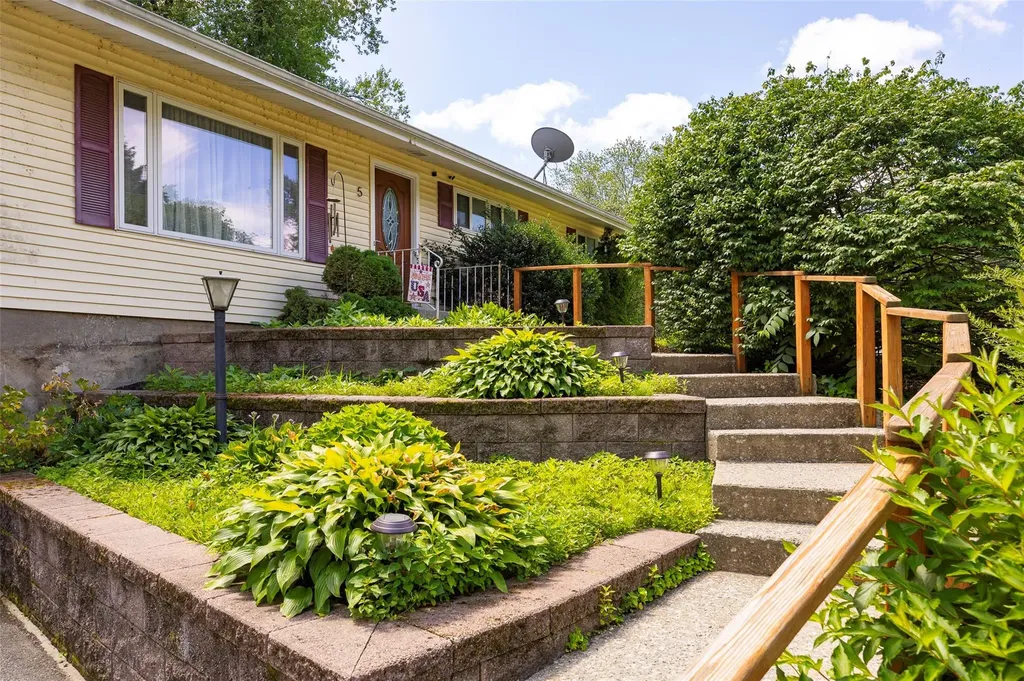 5 Norah Lane Hyde Park NY 12538