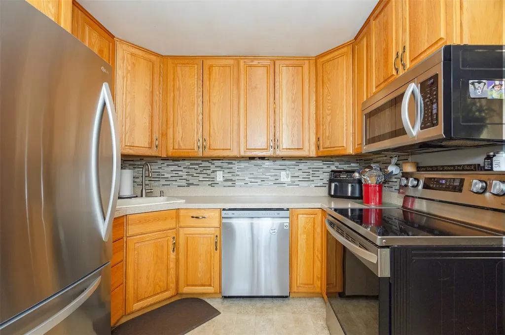5 Norah Lane Hyde Park NY 12538