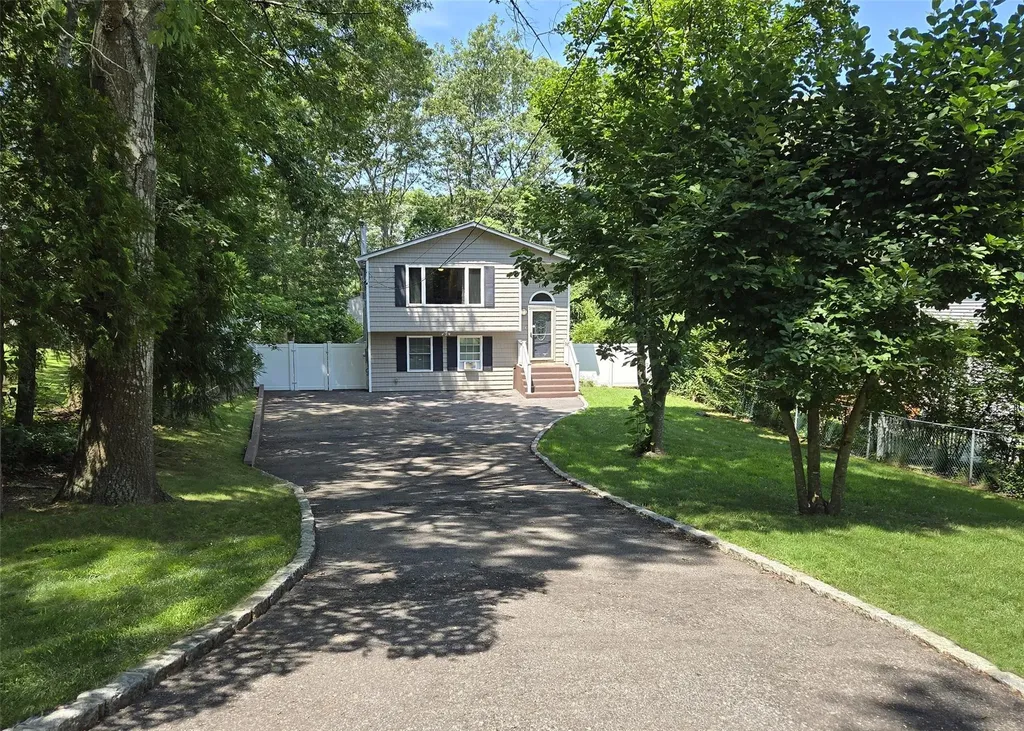 187 Carleton Drive E Shirley NY 11967