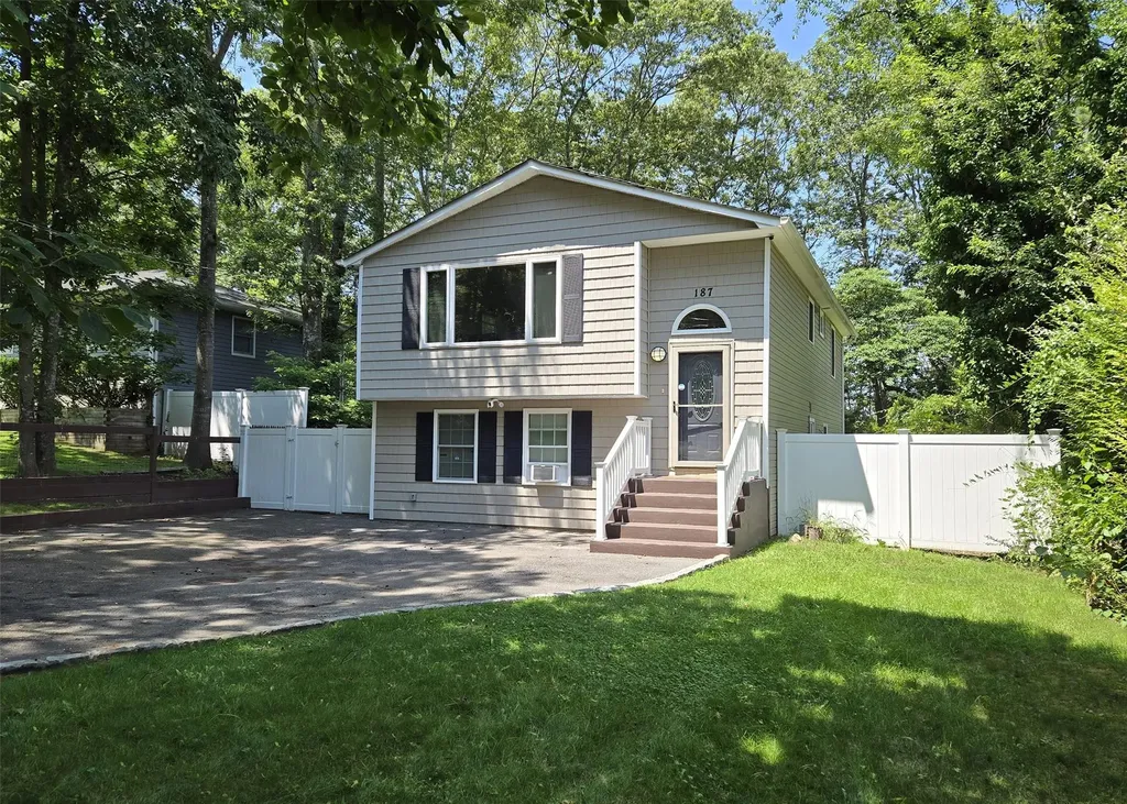 187 Carleton Drive E Shirley NY 11967