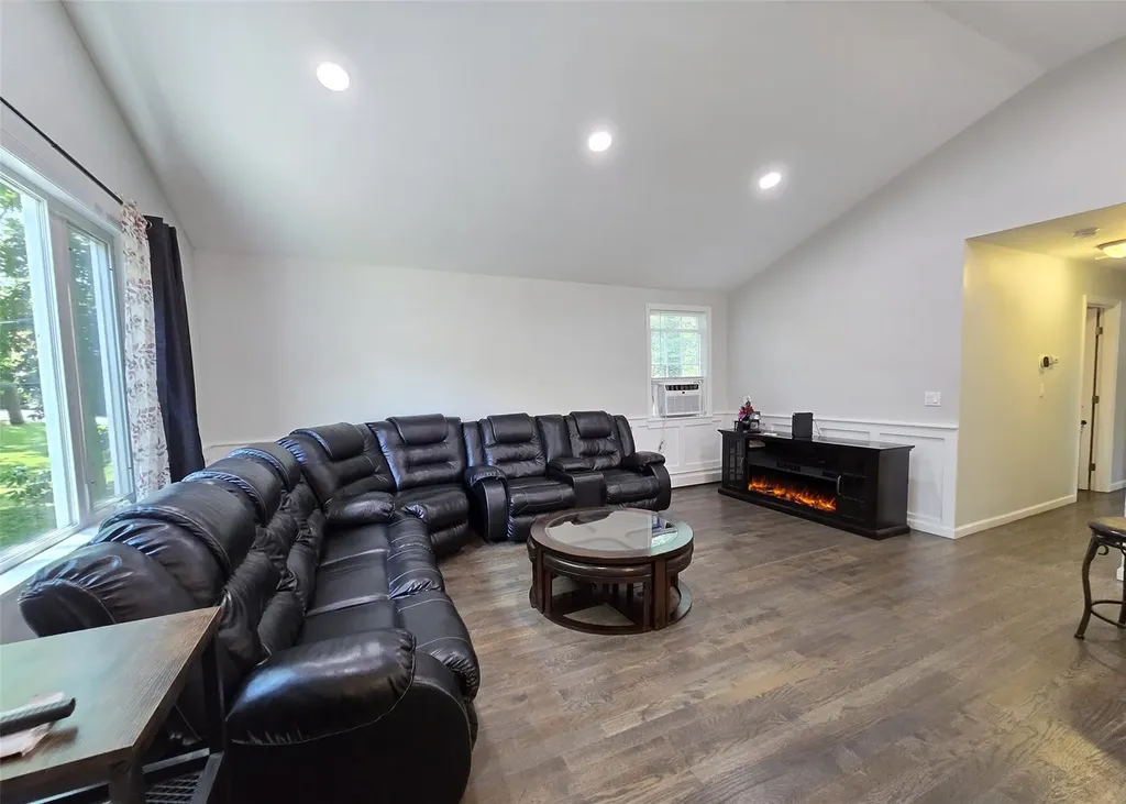187 Carleton Drive E Shirley NY 11967