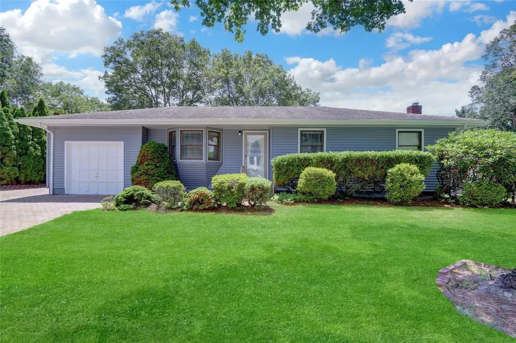 2 Dreamland Street Mastic NY 11950
