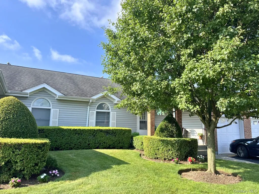27 Primrose Lane North Babylon NY 11703