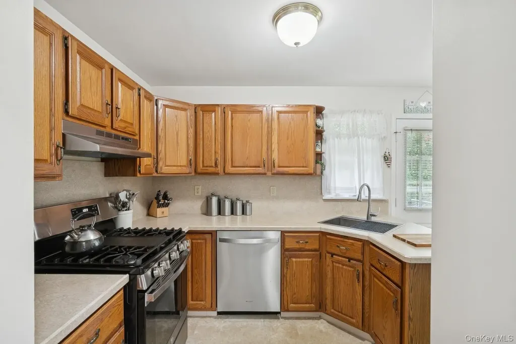 27 Primrose Lane North Babylon NY 11703