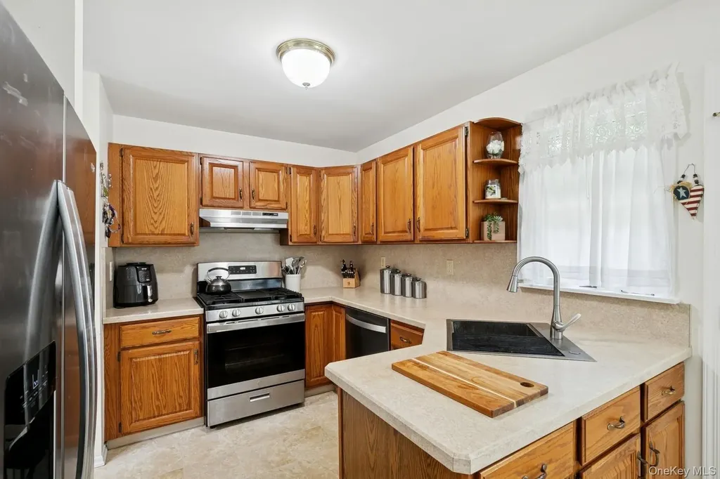27 Primrose Lane North Babylon NY 11703
