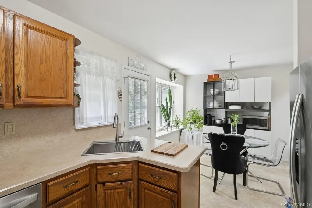 27 Primrose Lane North Babylon NY 11703