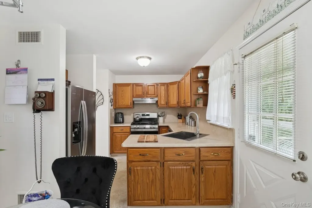 27 Primrose Lane North Babylon NY 11703