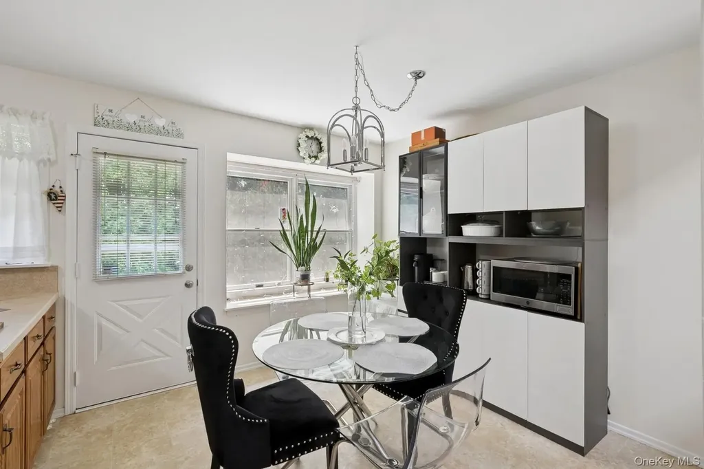 27 Primrose Lane North Babylon NY 11703