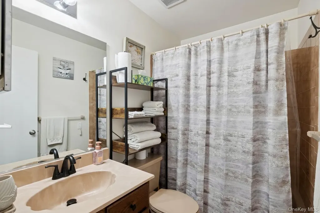27 Primrose Lane North Babylon NY 11703