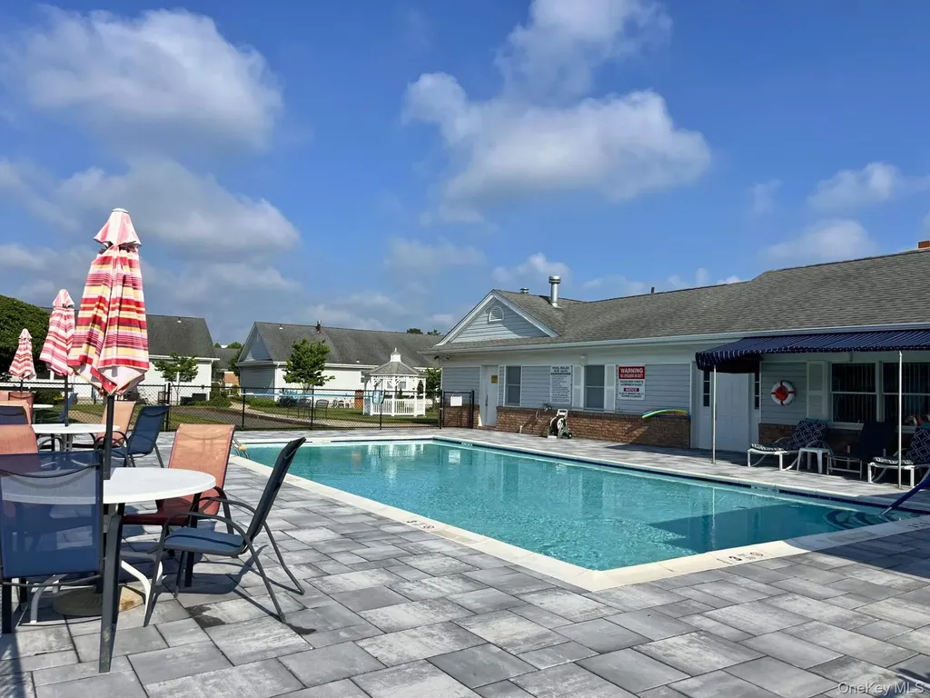 27 Primrose Lane North Babylon NY 11703