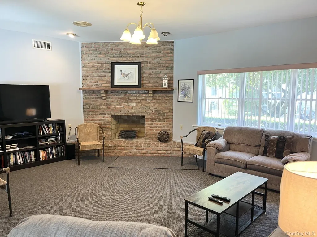27 Primrose Lane North Babylon NY 11703