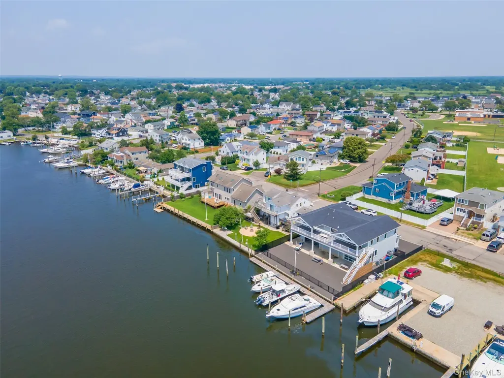 390 E Shore Road Lindenhurst NY 11757