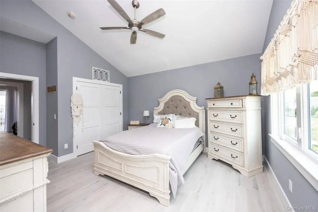 390 E Shore Road Lindenhurst NY 11757
