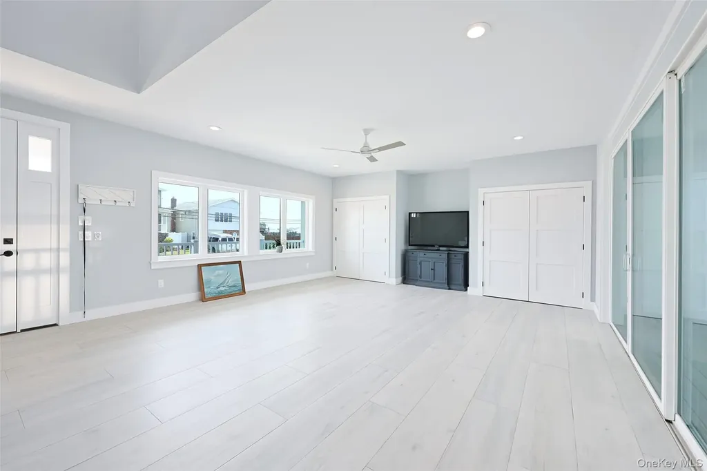 390 E Shore Road Lindenhurst NY 11757