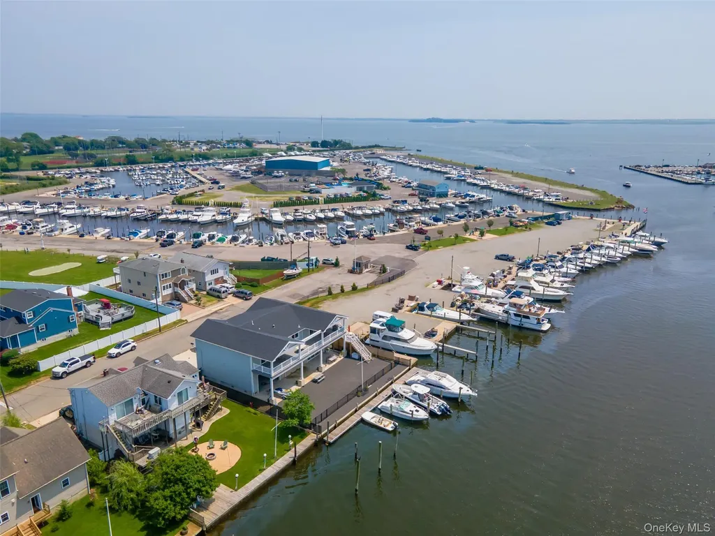 390 E Shore Road Lindenhurst NY 11757