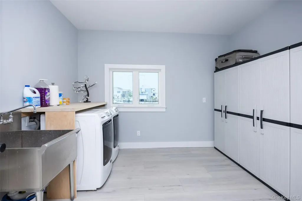 390 E Shore Road Lindenhurst NY 11757