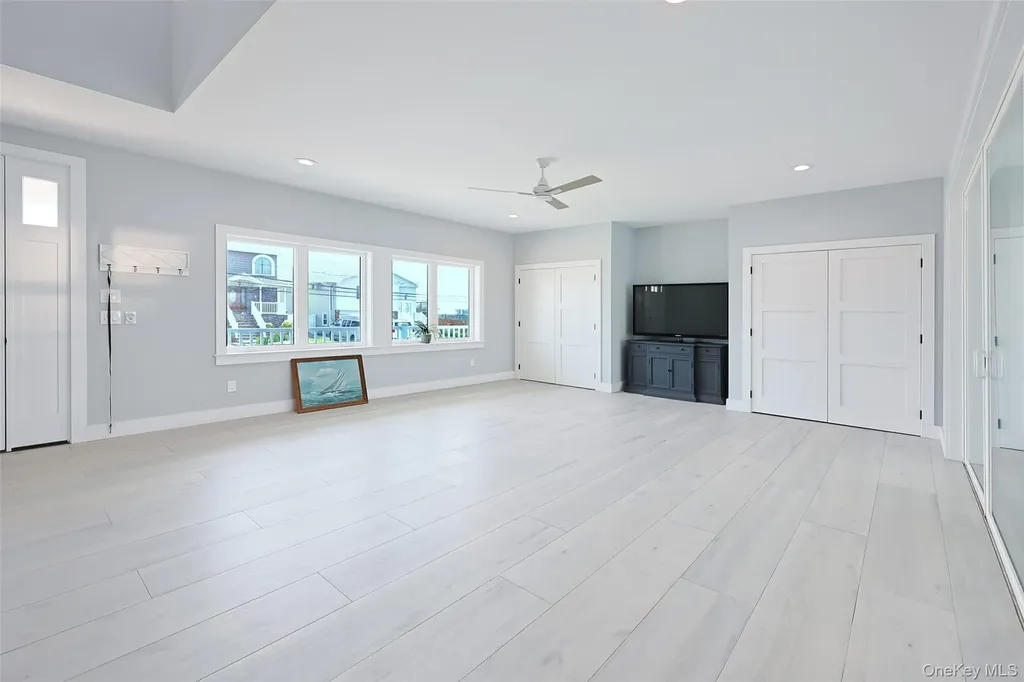 390 E Shore Road Lindenhurst NY 11757