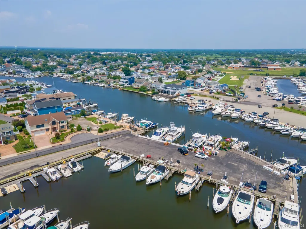 390 E Shore Road Lindenhurst NY 11757