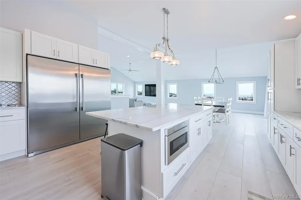 390 E Shore Road Lindenhurst NY 11757