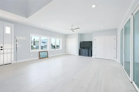 390 E Shore Road Lindenhurst NY 11757