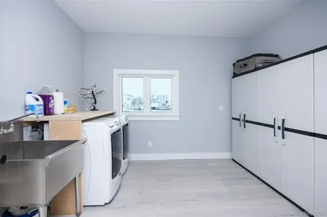 390 E Shore Road Lindenhurst NY 11757
