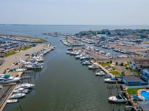 390 E Shore Road Lindenhurst NY 11757