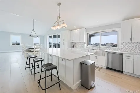 390 E Shore Road Lindenhurst NY 11757