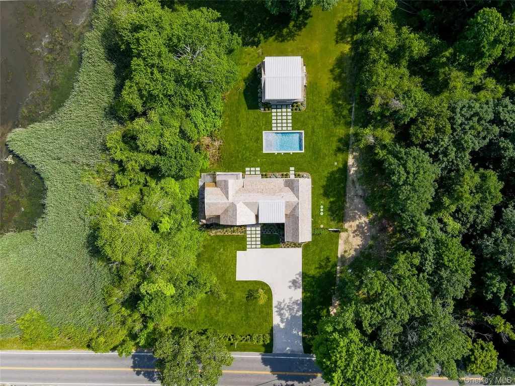 161 South Road Westhampton NY 11977