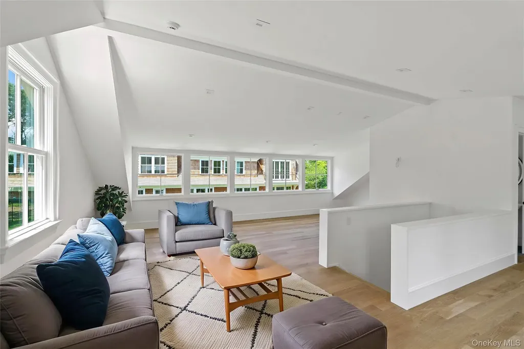 161 South Road Westhampton NY 11977