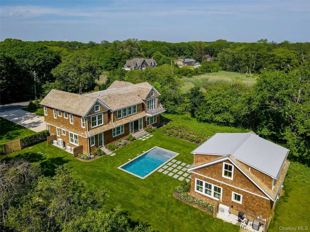161 South Road Westhampton NY 11977