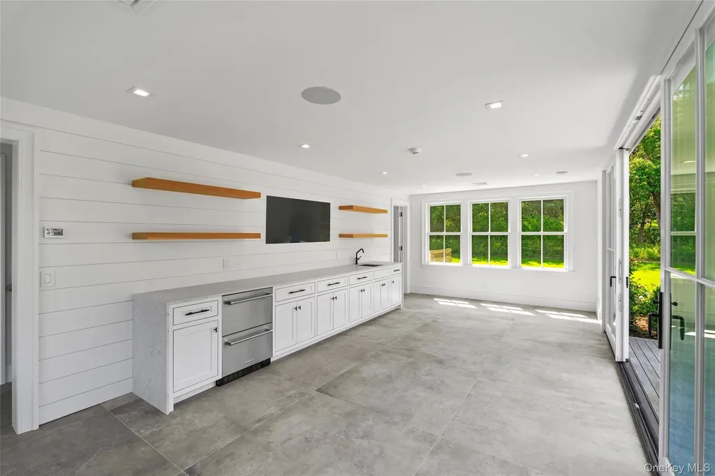 161 South Road Westhampton NY 11977