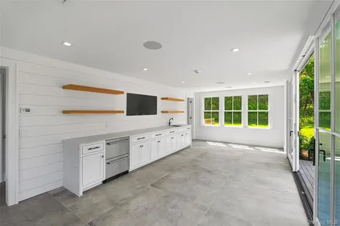 161 South Road Westhampton NY 11977