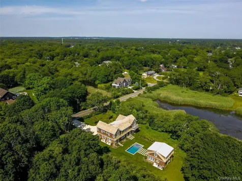 161 South Road Westhampton NY 11977