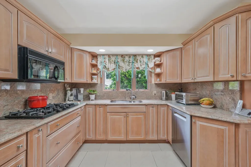 1399 Rhode Avenue Merrick NY 11566