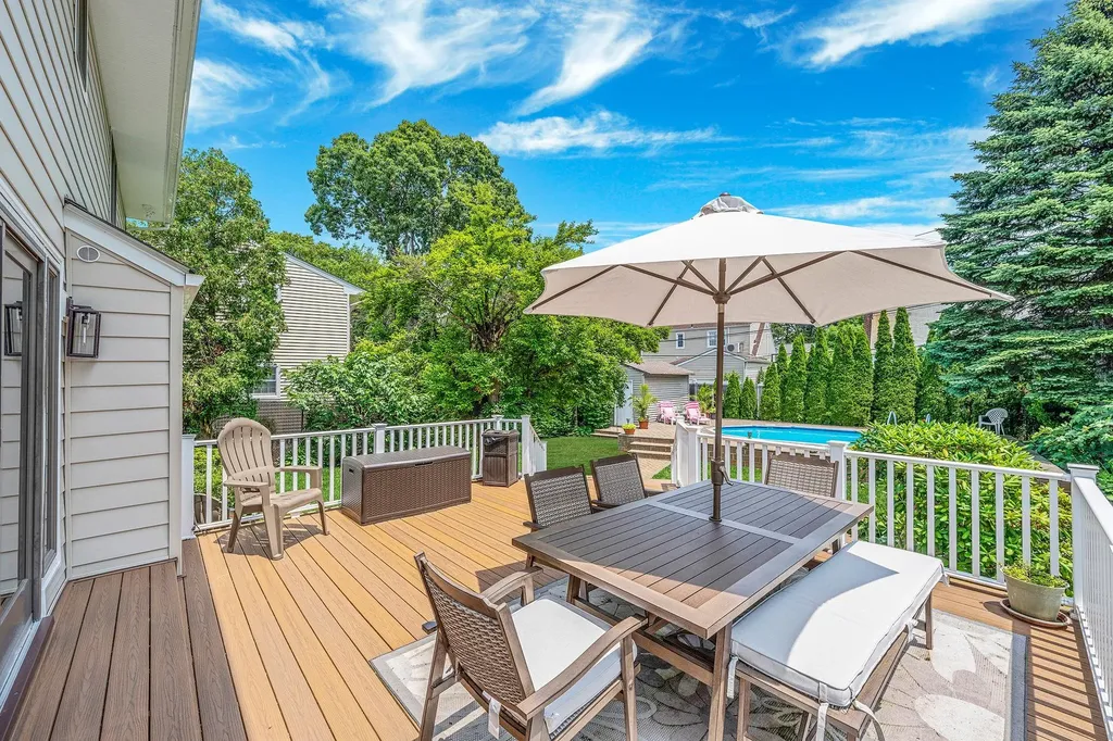 1399 Rhode Avenue Merrick NY 11566
