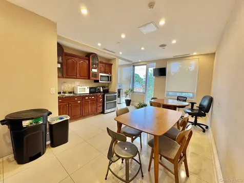21515 Northern Boulevard Bayside NY 11361