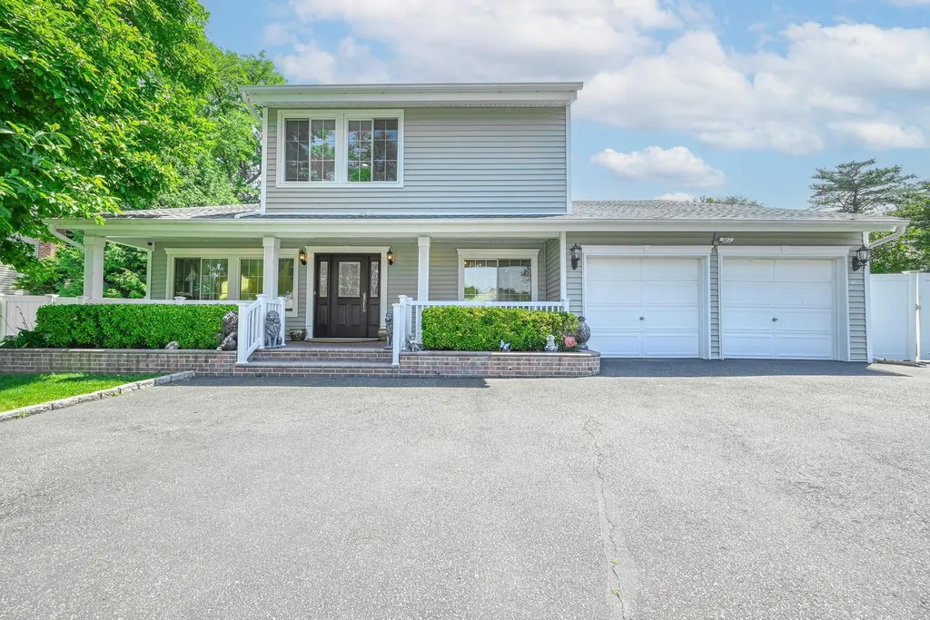 239 Walnut Road Glen Cove NY 11542