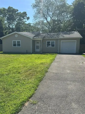 752 Bayview Avenue Bellport NY 11713