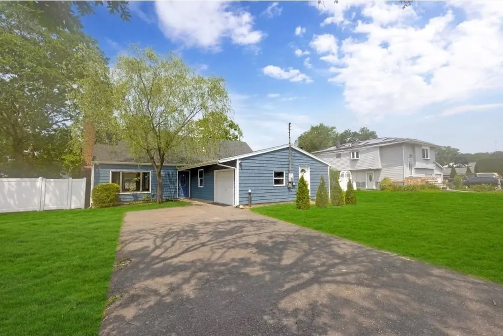 86 Sycamore Avenue Central Islip NY 11722