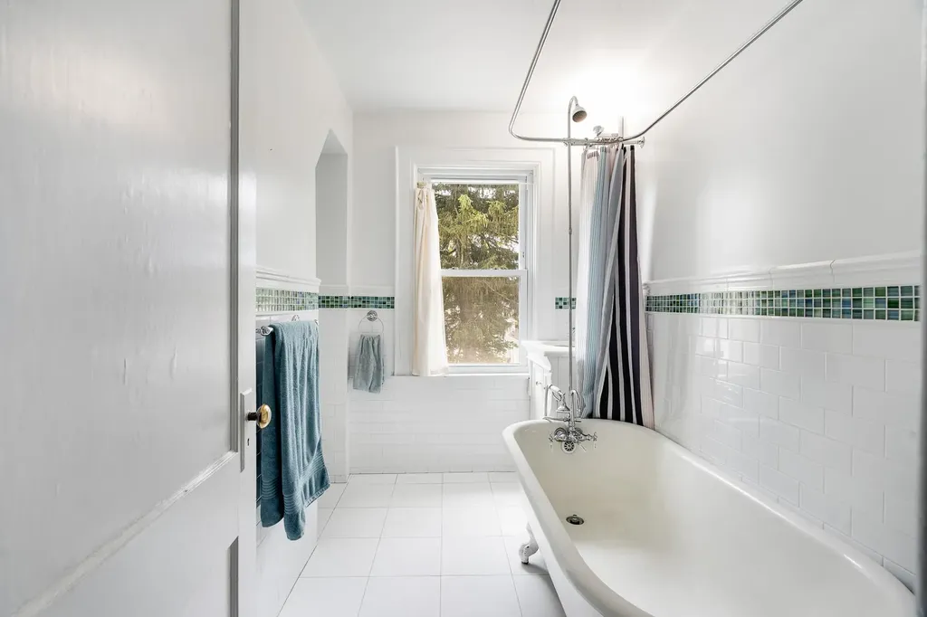 28 Lee Avenue Scarsdale NY 10583