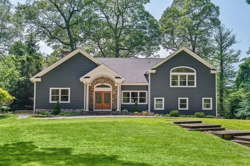 18 Wilderness Road Saint James NY 11780