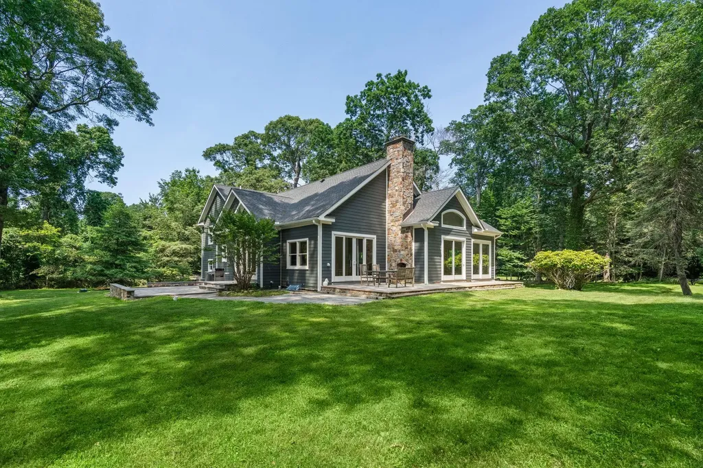 18 Wilderness Road Saint James NY 11780