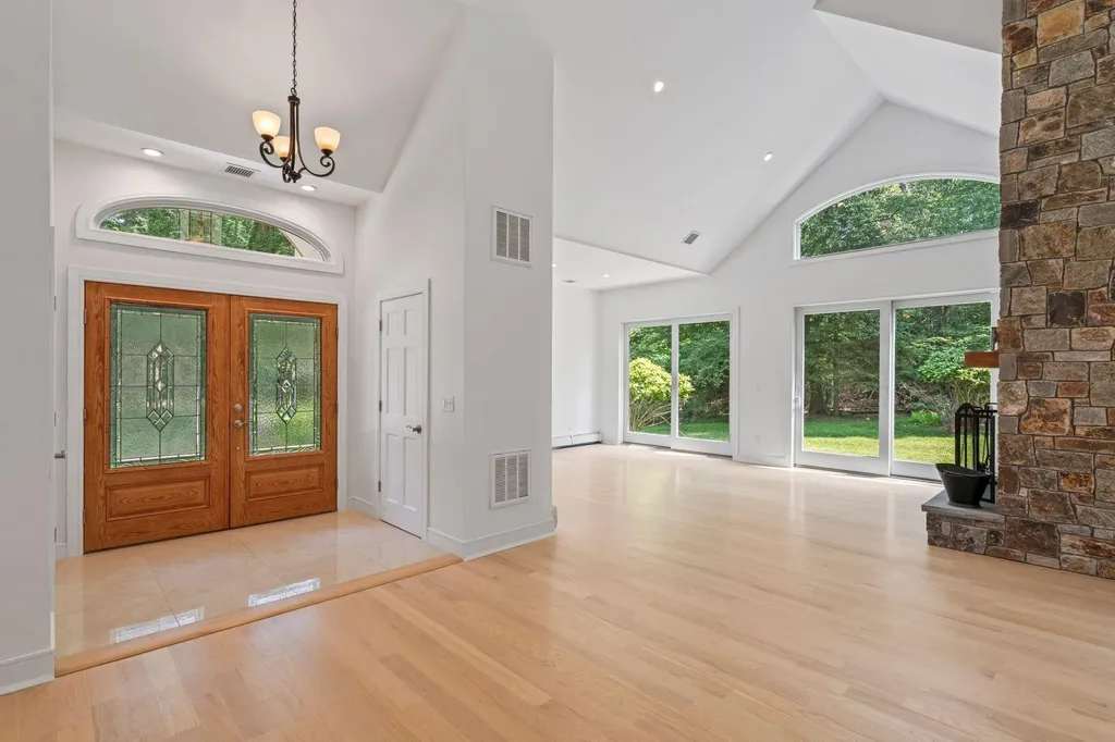 18 Wilderness Road Saint James NY 11780