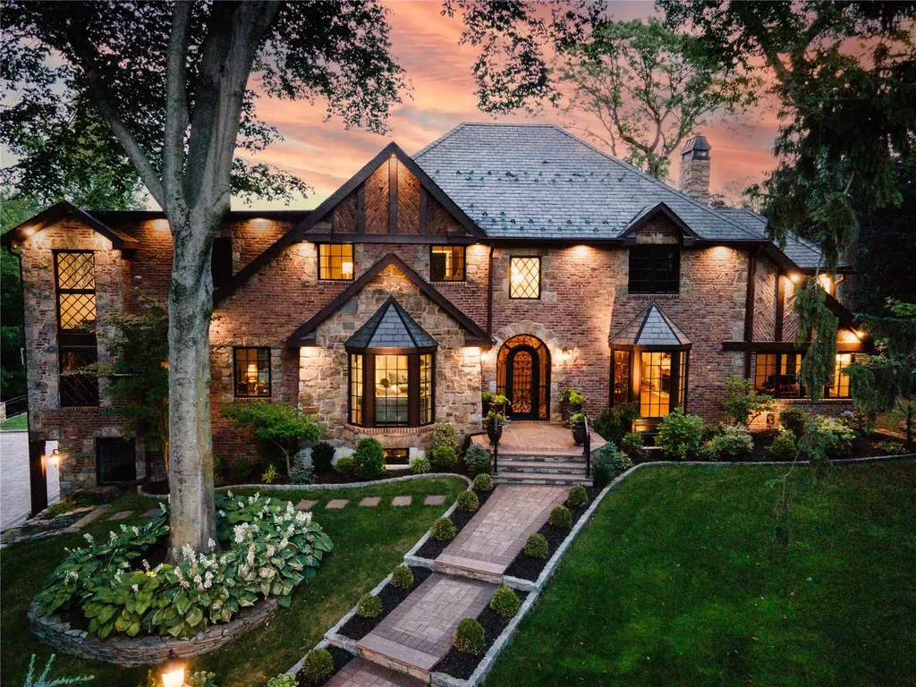 38 Soundview Crest Manhasset NY 11030