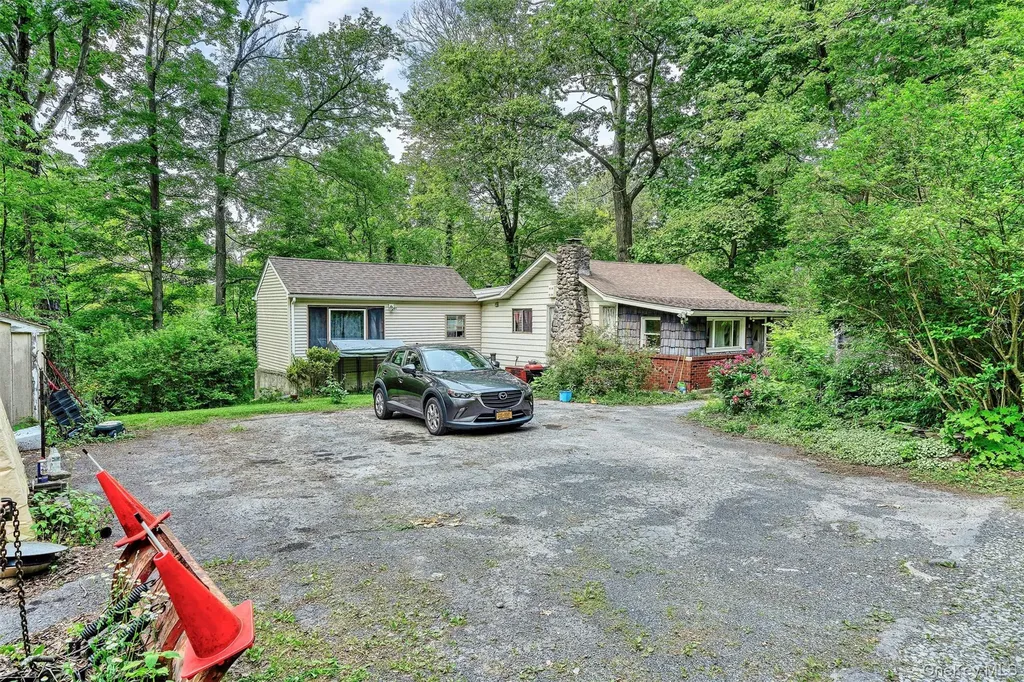 14 Silver Trail Monroe NY 10950