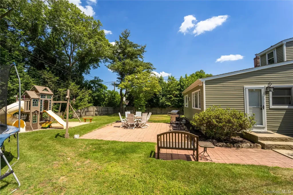 110 Roxbury Drive Commack NY 11725